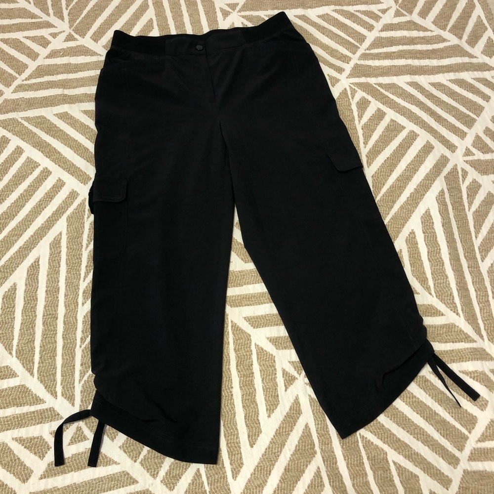 Zenergy by CHICO’S Black Cargo Capri Pants/Joggers